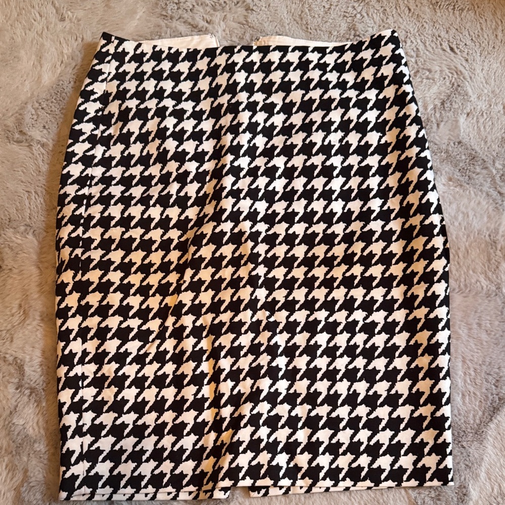 The Limited Black and White Houndstooth Pencil Skirt